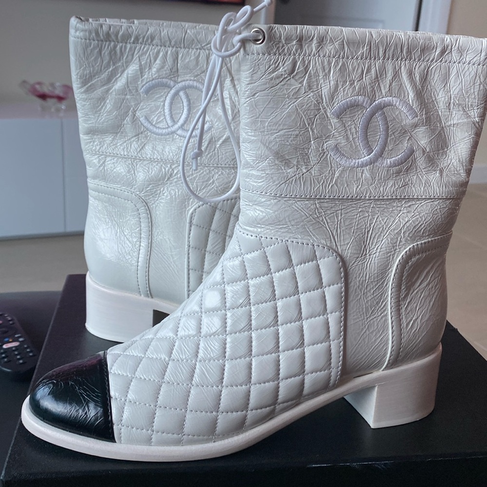 Chanel Short Boots Black/White size 39